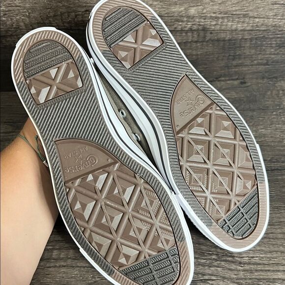 Converse Unisex Size 6M/8W Tan Gray Lace Up Classic Sneaker Shoes - Picture 4 of 6